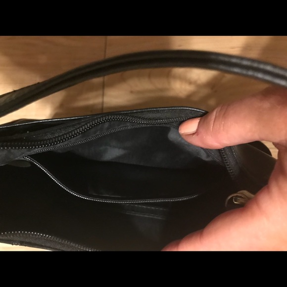 👜 BLACK LEATHER CROSSBODY BAG - Picture 4 of 4